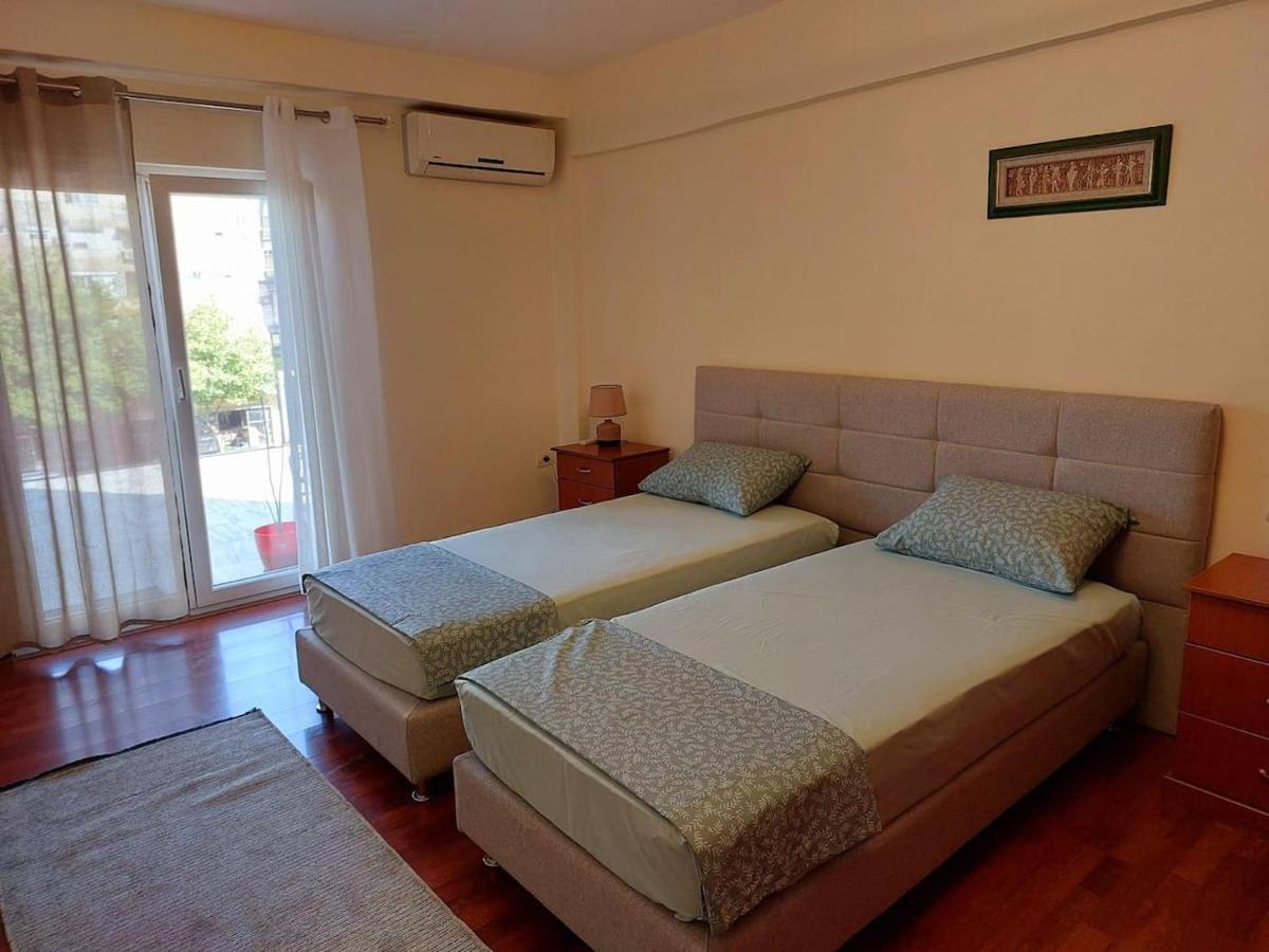 Solaris Guest House Shkodër エクステリア 写真
