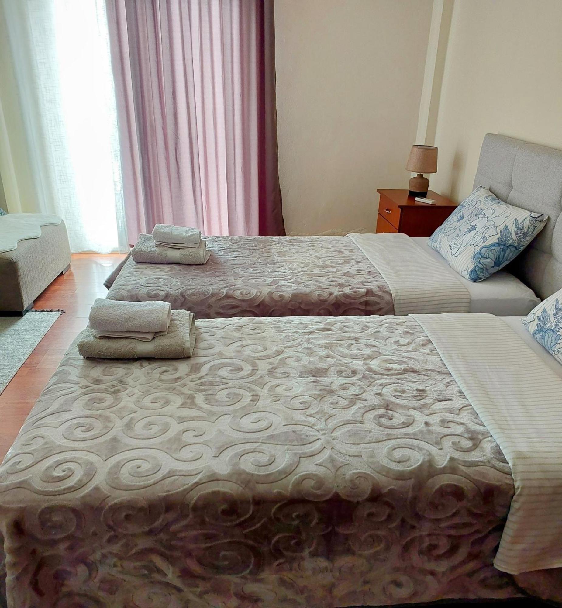 Solaris Guest House Shkodër エクステリア 写真