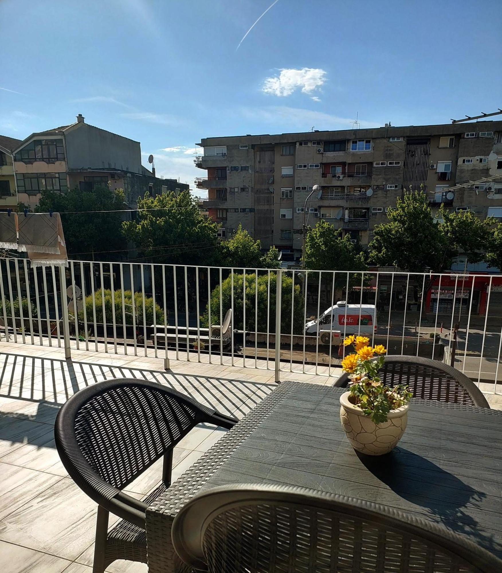 Solaris Guest House Shkodër エクステリア 写真